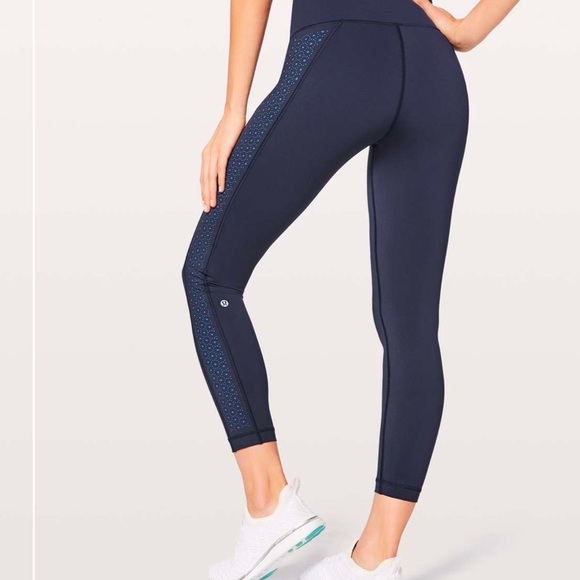 Lululemon Colour Me Quick 7/8 Tight 25"
Midnight Navy / Blazer Blue W1064 Sz 4 - Picture 4 of 10